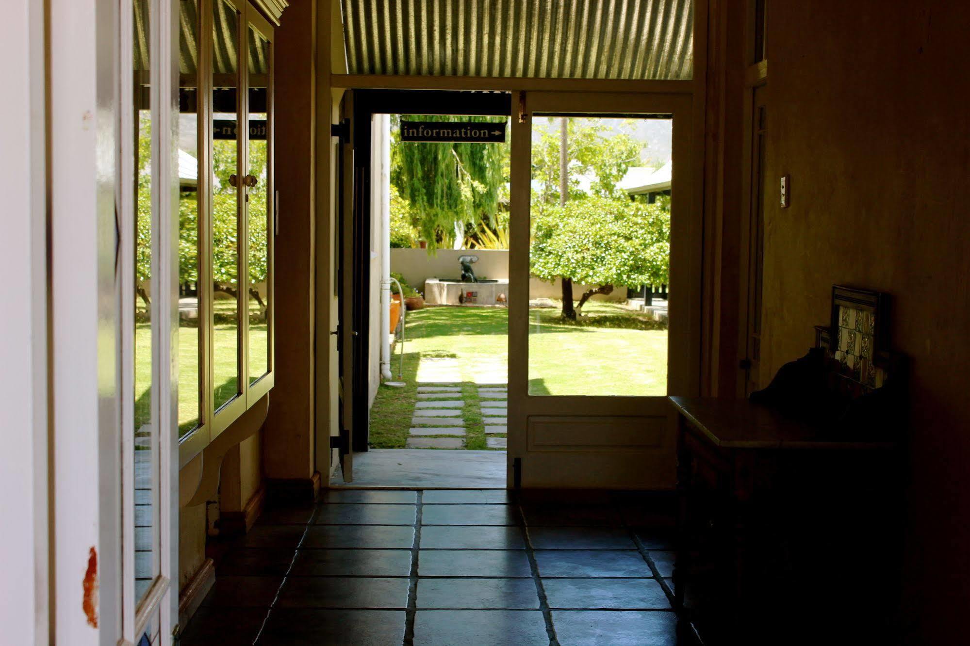 The Stanford Hotel エクステリア 写真